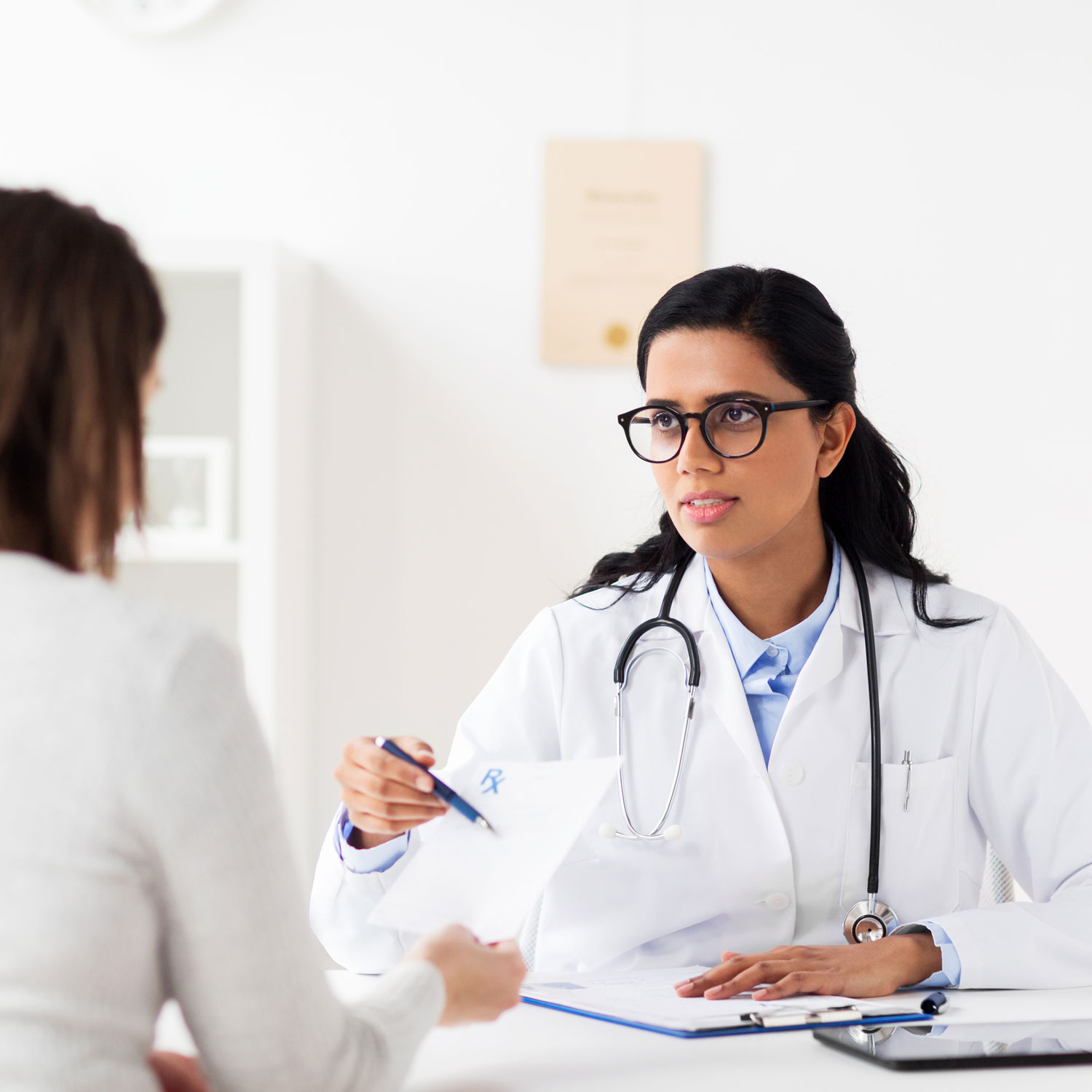 Doctor discussed fallopian tube diseases with patient | Arizona Reproductive Medicine Specialists